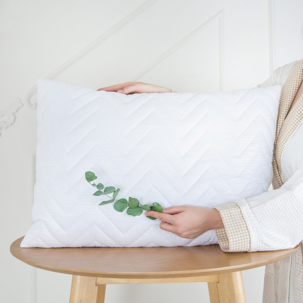 Seersucker pillow | White