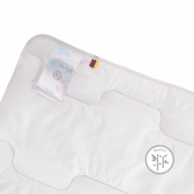 Children's bedding set with bamboo