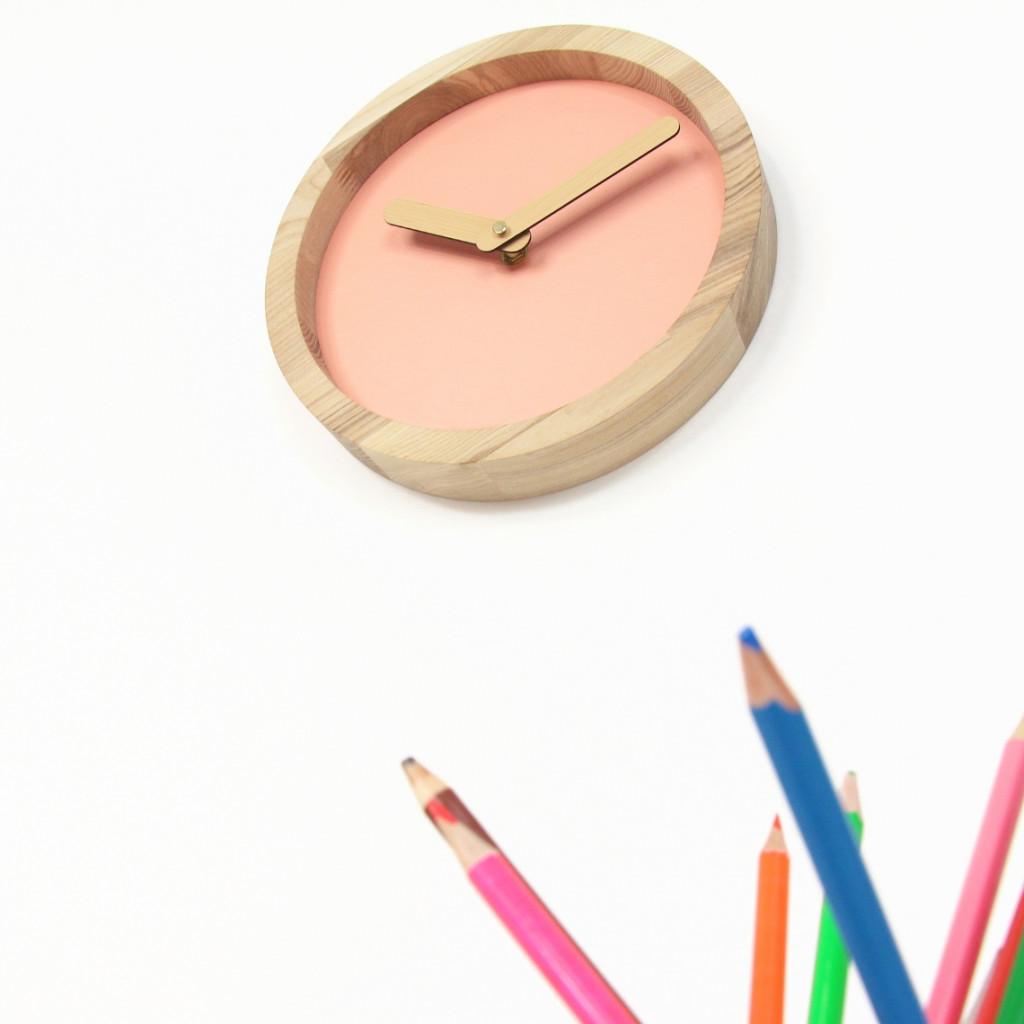 Light Wooden Round Clock (Pink Faux Leather) Light Wooden Round Clock (Pink Faux Leather)