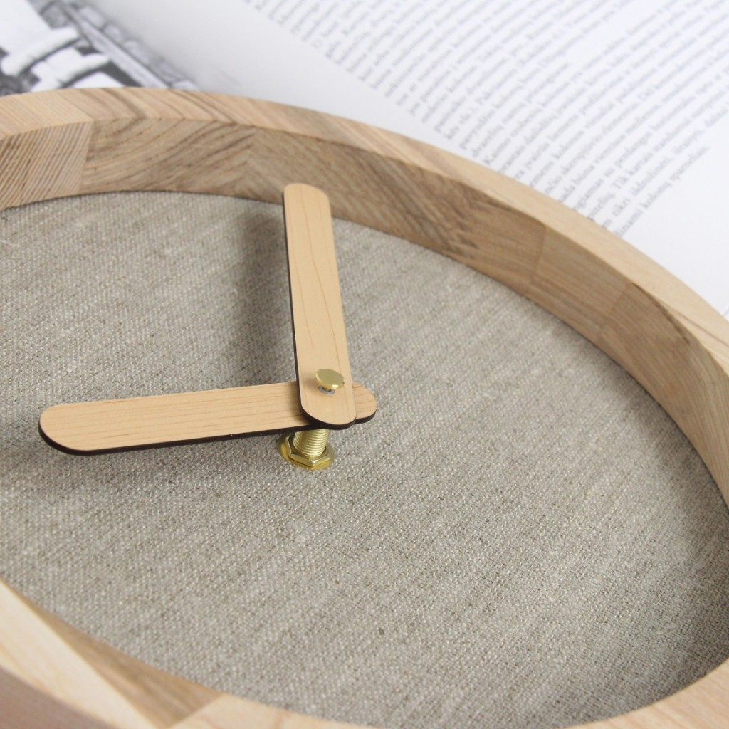 Light Wooden Round Clock (Linen) Light Wooden Round Clock (Linen)