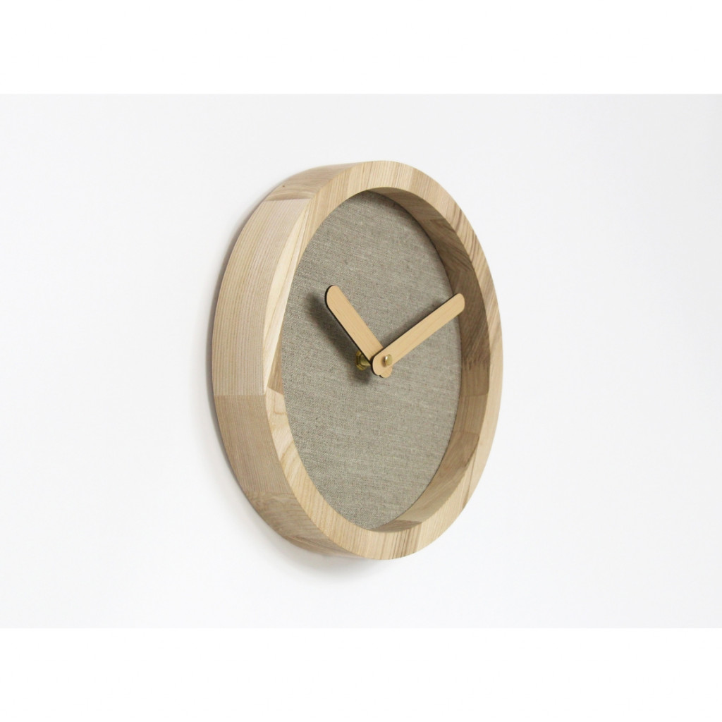 Light Wooden Round Clock (Linen) Light Wooden Round Clock (Linen)