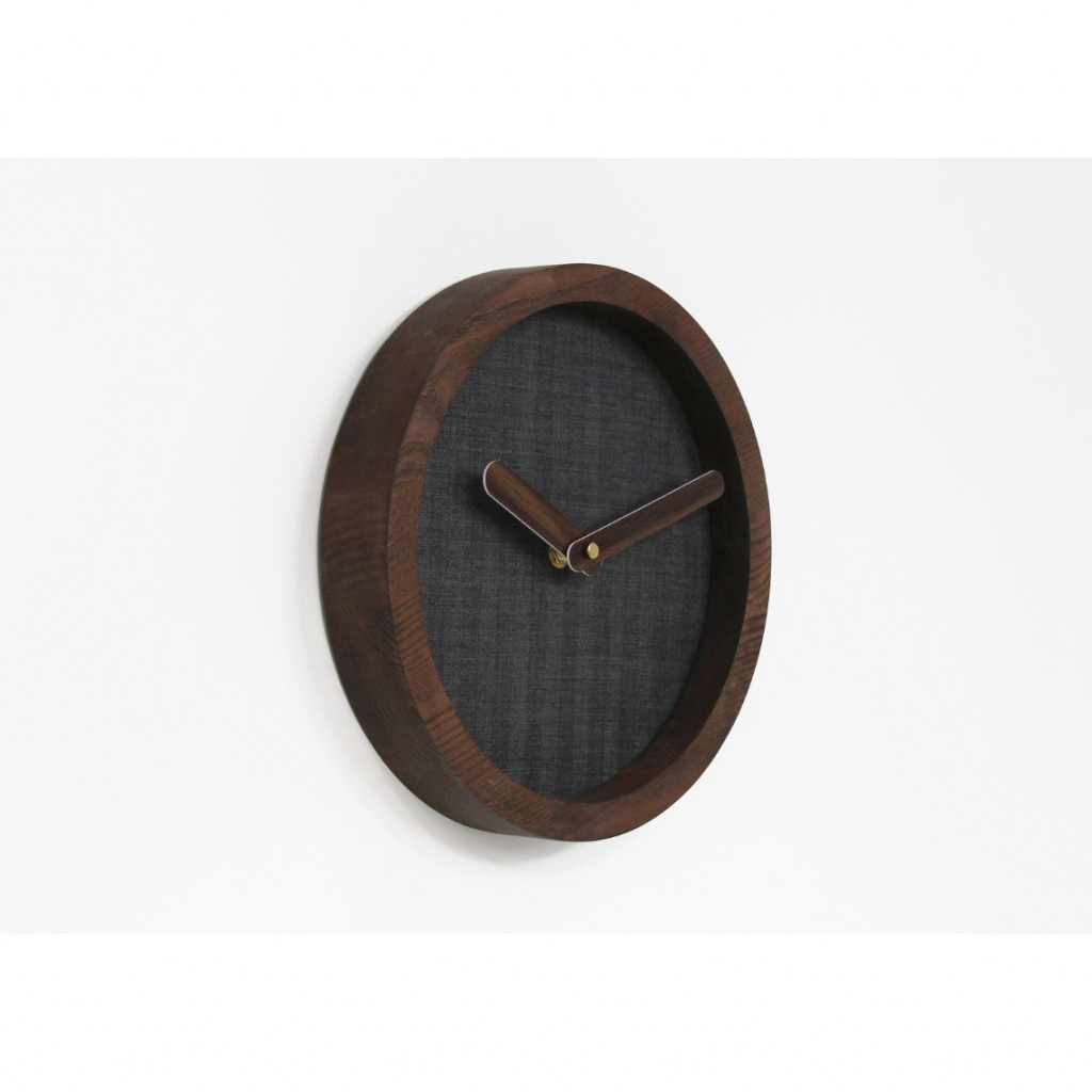 Tamsus Medinis Apvalus Laikrodis (Pilka Medžiaga) | laikrodziai | NMF Home