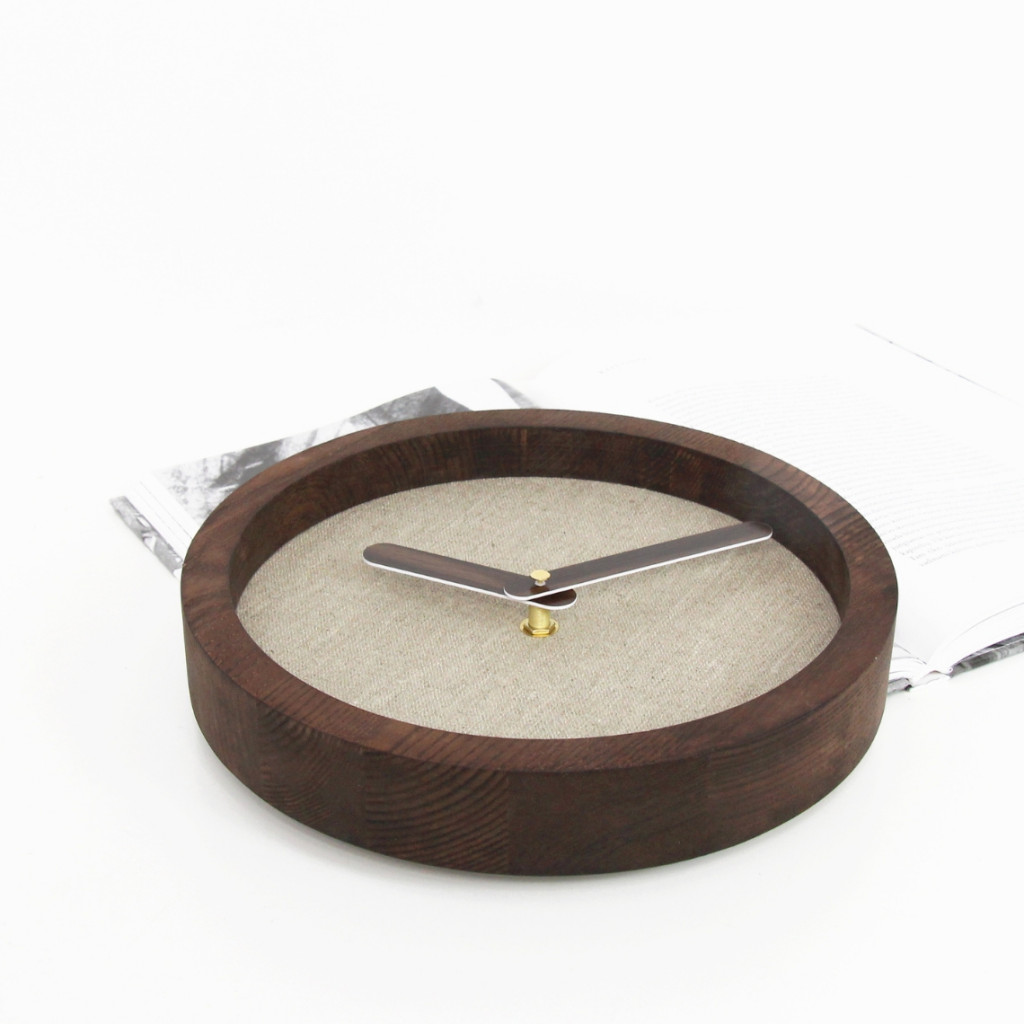 Dark Wooden Round Clock (Linen) Dark Wooden Round Clock (Linen)
