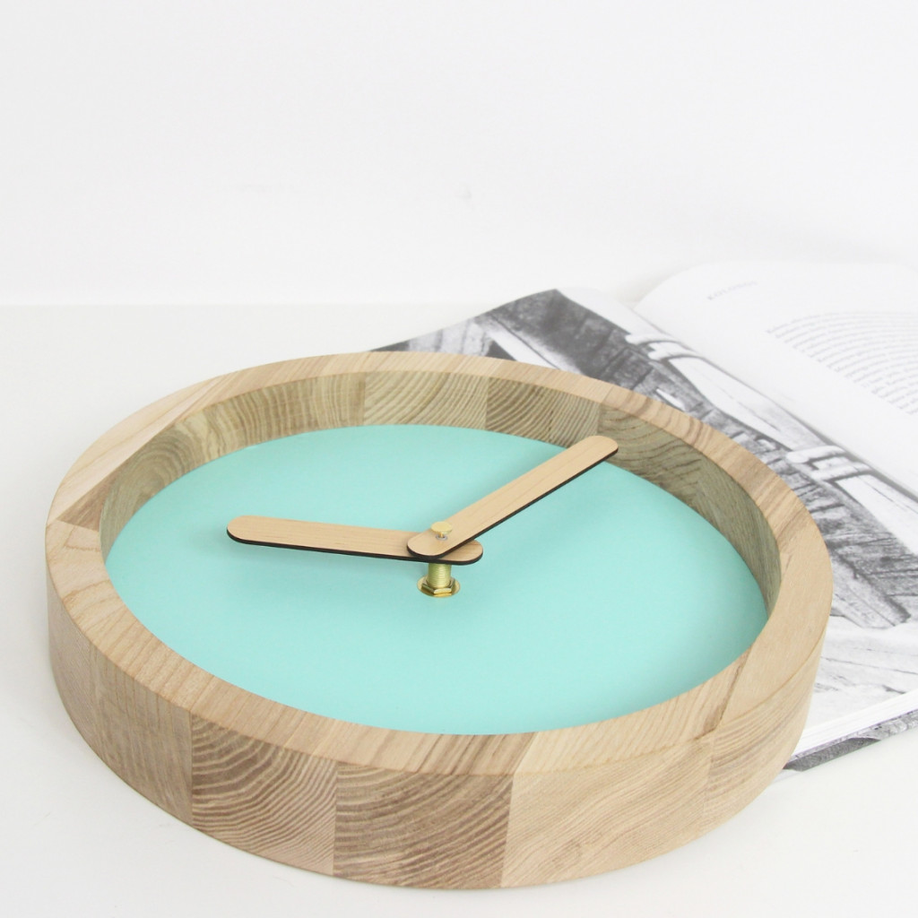 Light Wooden Round Clock (Mint Green Faux Leather) Light Wooden Round Clock (Mint Green Faux Leather)