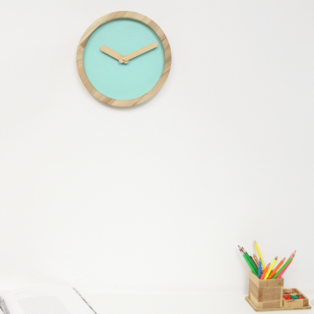 Light Wooden Round Clock (Mint Green Faux Leather) Light Wooden Round Clock (Mint Green Faux Leather)