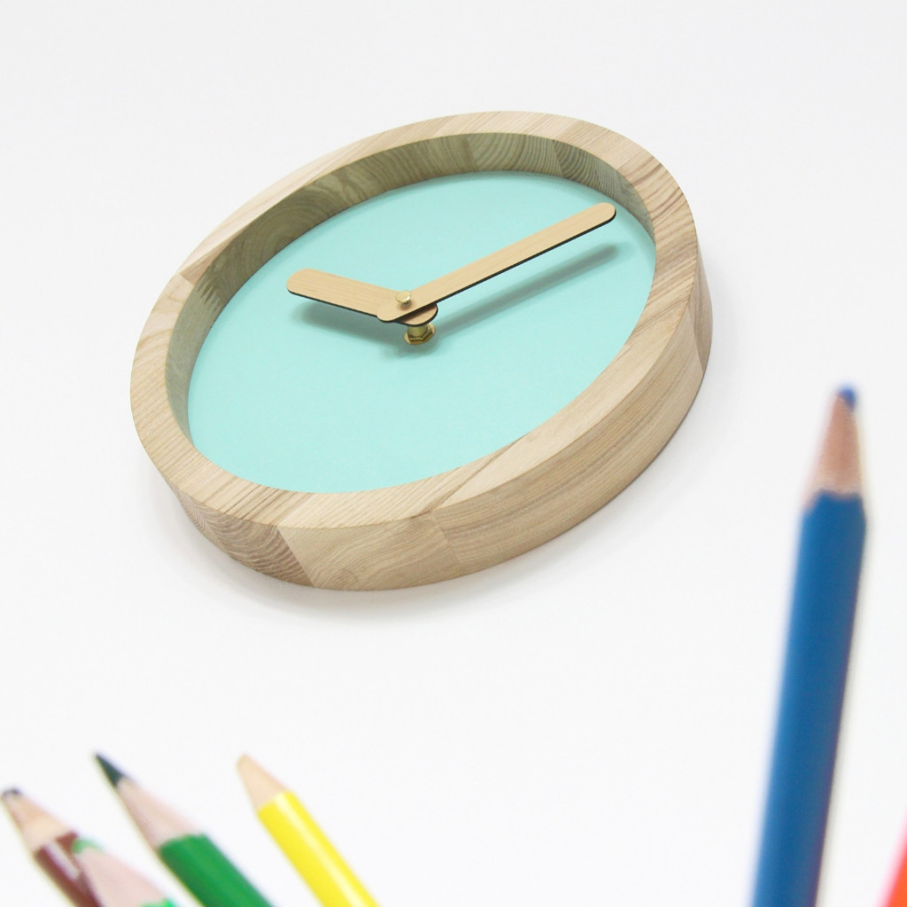 Light Wooden Round Clock (Mint Green Faux Leather) Light Wooden Round Clock (Mint Green Faux Leather)