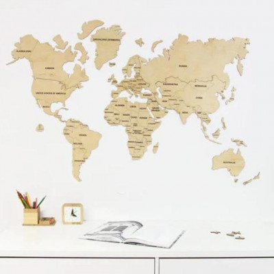 Wooden wall map of the world | Natural