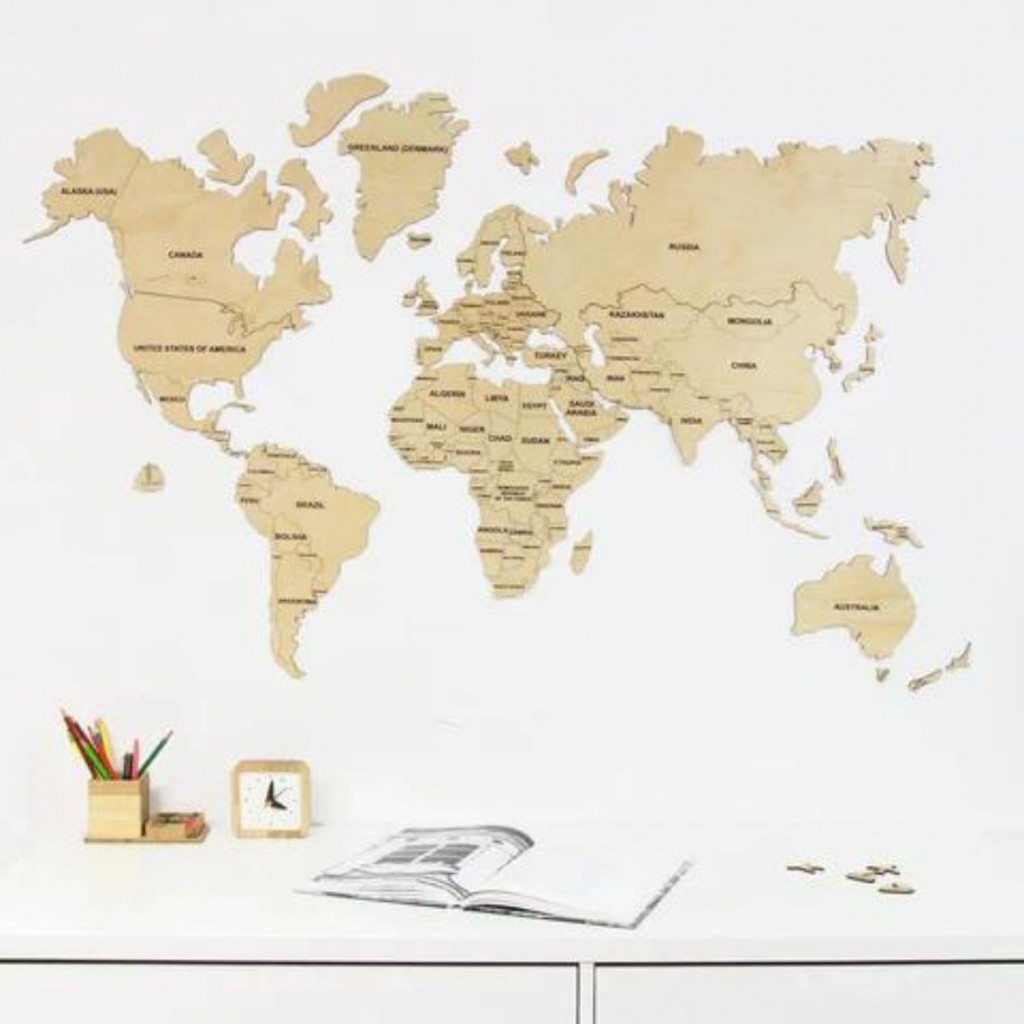 Wooden wall map of the world | Natural