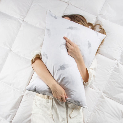 Down and feather pillow | White