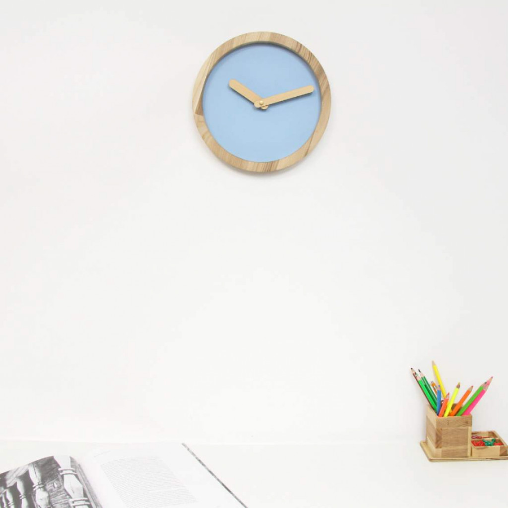Light Wooden Round Clock (Baby Blue Faux Leather)