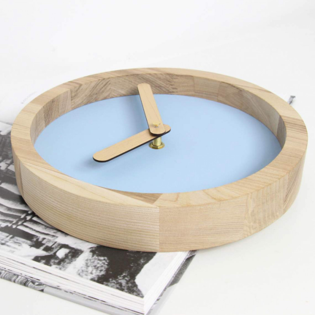 Light Wooden Round Clock (Baby Blue Faux Leather)