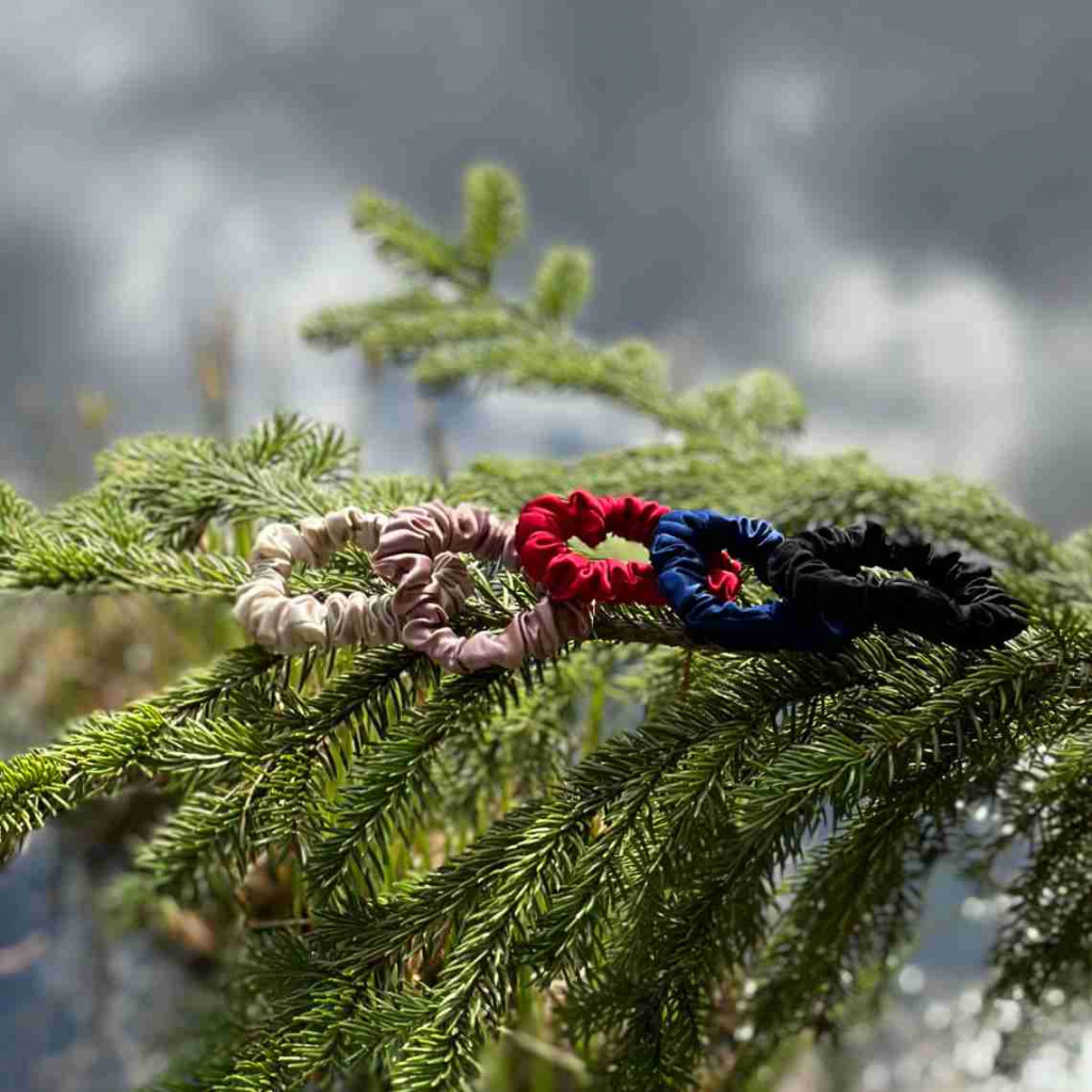 Резинка для волос из натурального шелка Mulberry | Черный Резинка для волос из натурального шелка Mulberry | Черный